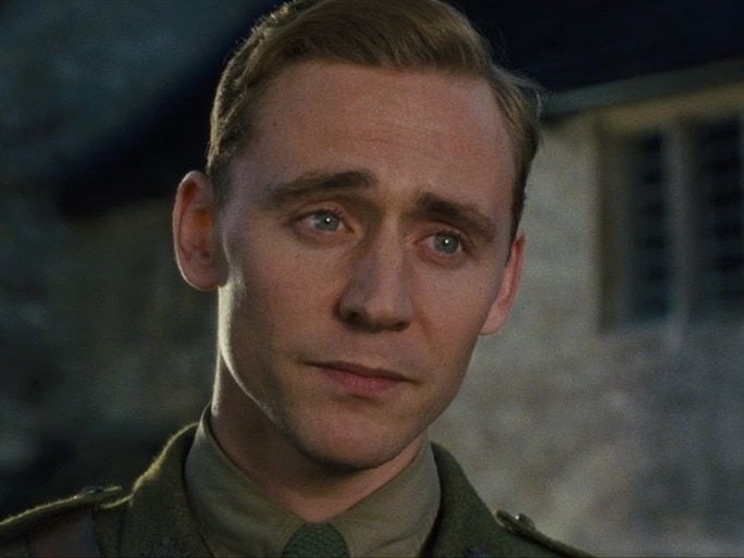 Bad apologies make Tom Hiddleston sad