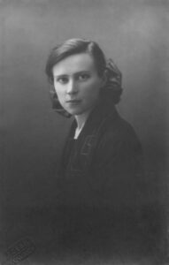 Black and white portrait of psychologist Bluma Zeigarnik. 1921.